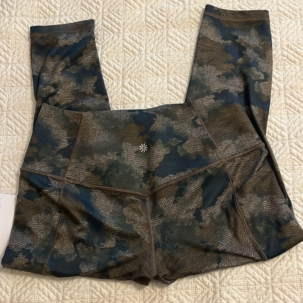 Athleta Salutation Stash 7/8 Tights. Size LP. NWT - Picture 3 of 4